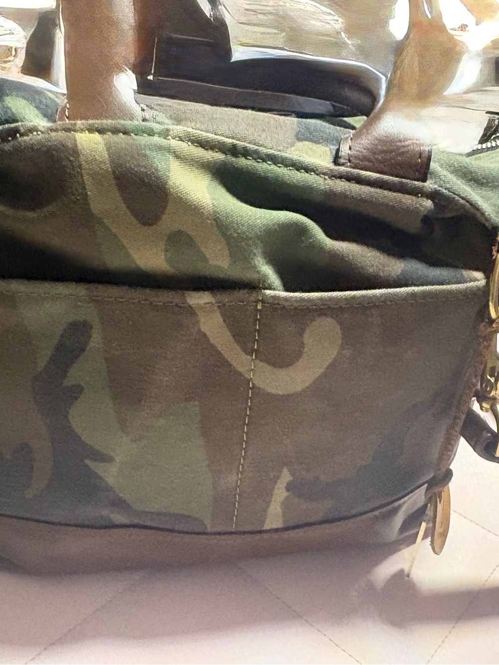 R. Riveter Otto Carry-All Tote Camo Leather Set w/ Matching Pouch - Picture 16 of 16